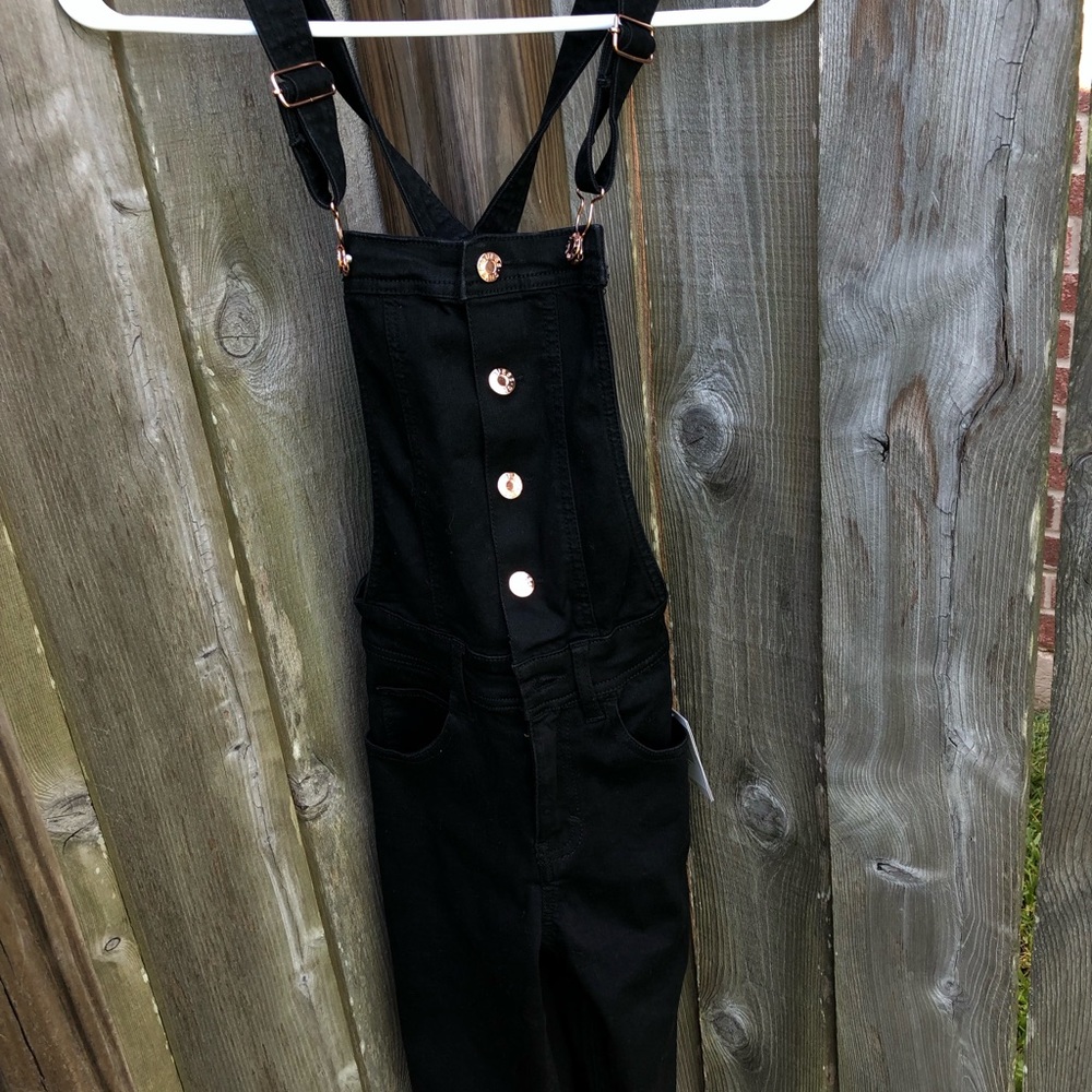 NEW black guess overalls size/ 24